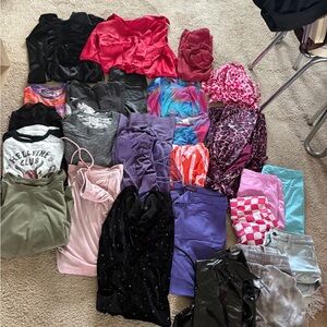 Women’s Clothing Lot 30 Pieces Total Sizes M to 1XL